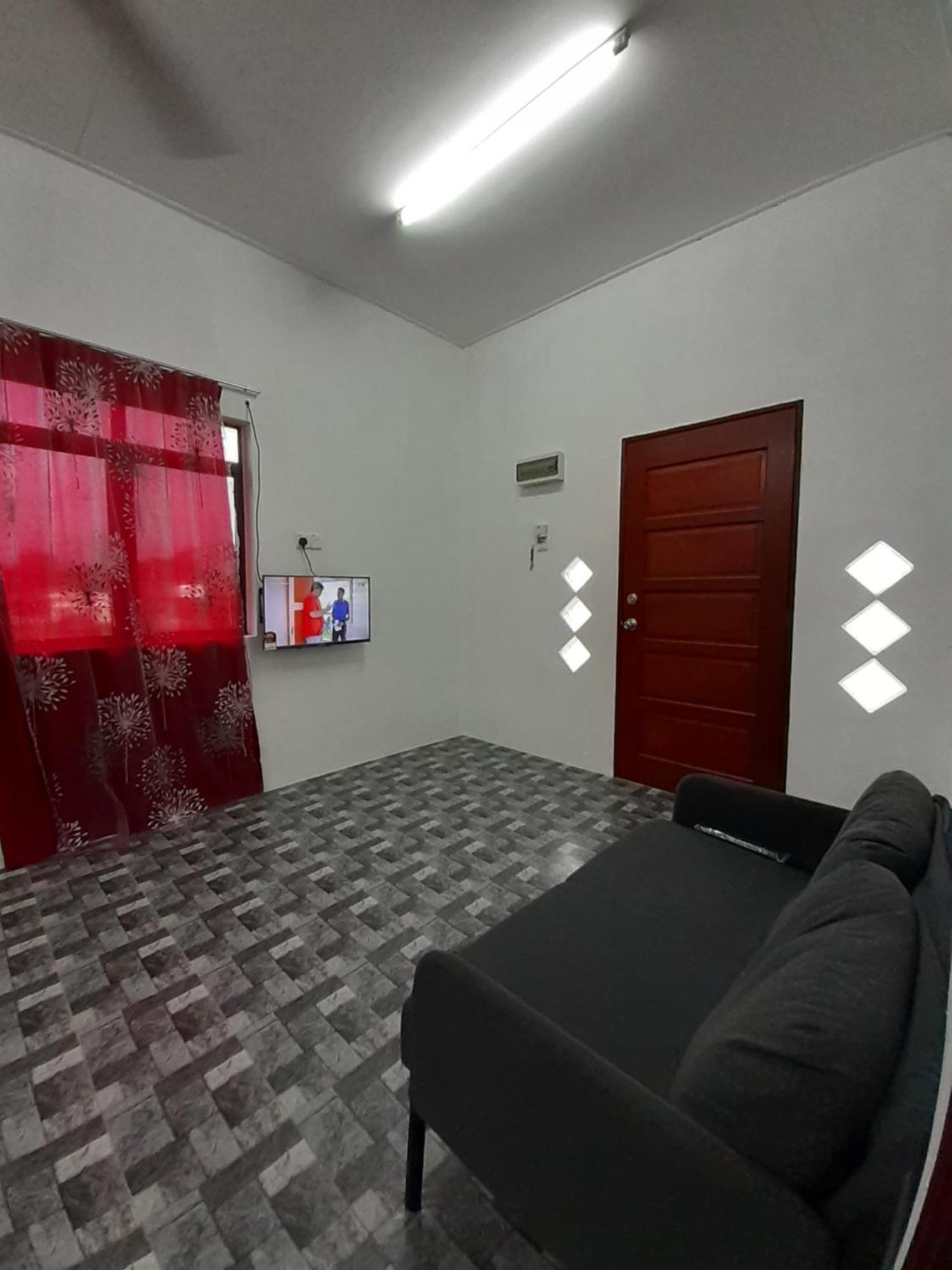 Homestay Idaman B B With 2 Room Aircond 2 Quen Bed And Not Sharing Room -Privacy 쿠알라트렝가누 외부 사진