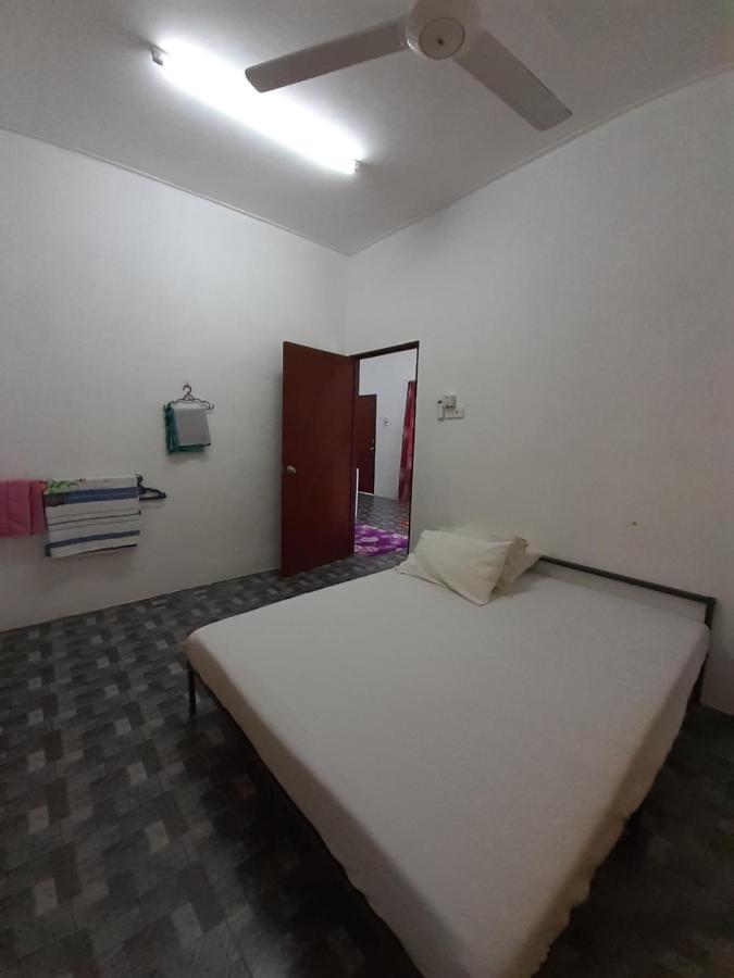 Homestay Idaman B B With 2 Room Aircond 2 Quen Bed And Not Sharing Room -Privacy 쿠알라트렝가누 외부 사진