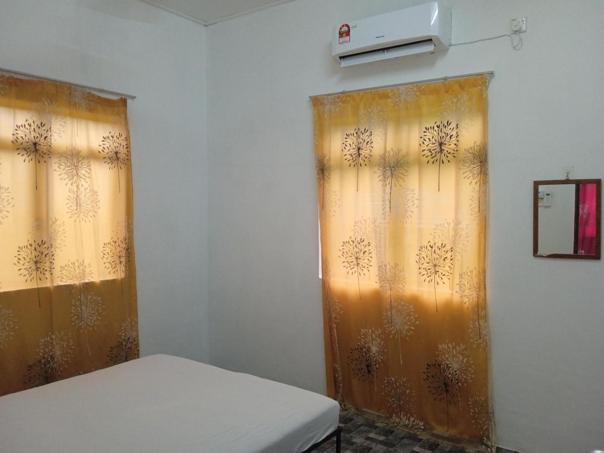 Homestay Idaman B B With 2 Room Aircond 2 Quen Bed And Not Sharing Room -Privacy 쿠알라트렝가누 외부 사진