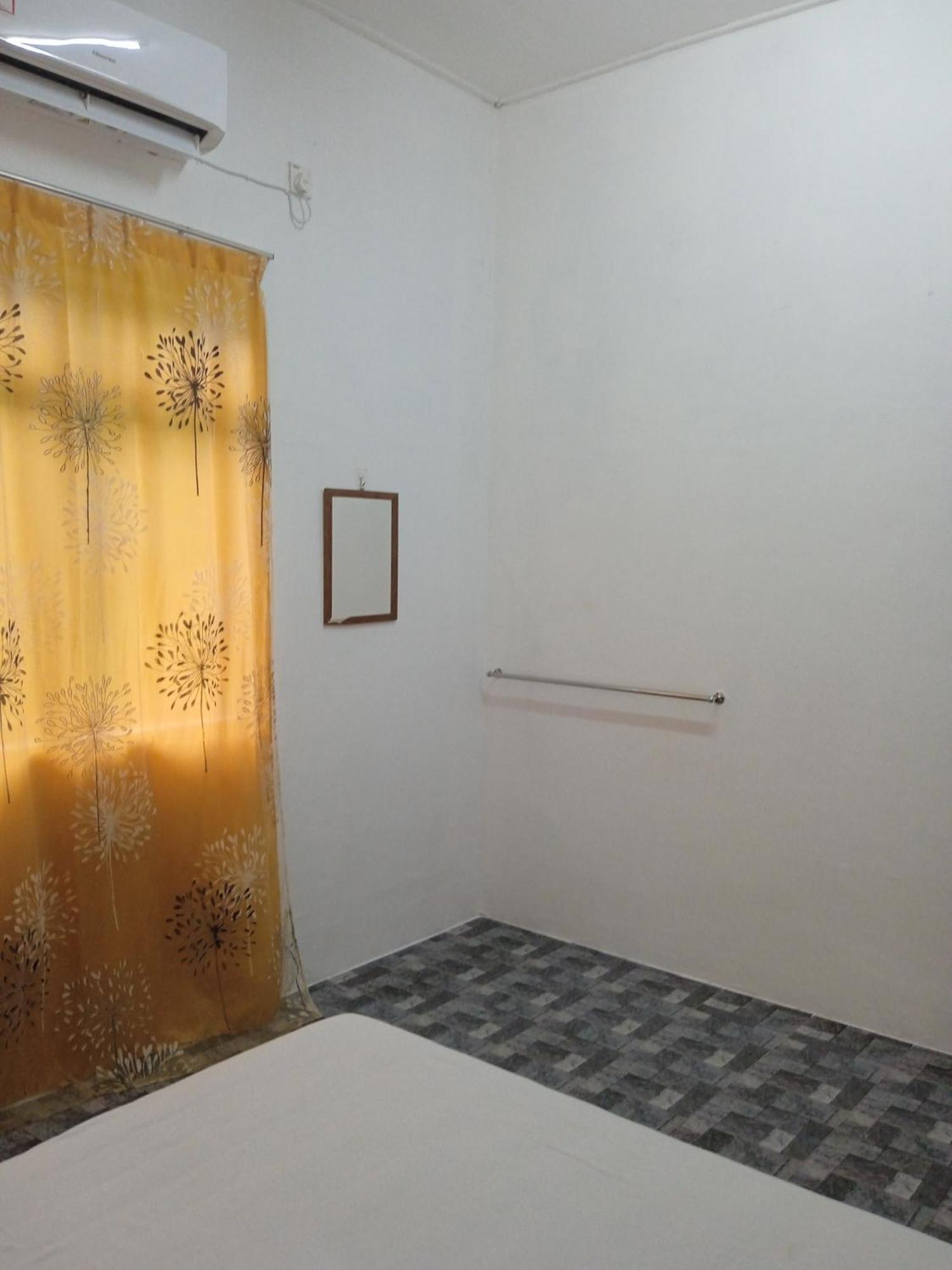 Homestay Idaman B B With 2 Room Aircond 2 Quen Bed And Not Sharing Room -Privacy 쿠알라트렝가누 외부 사진