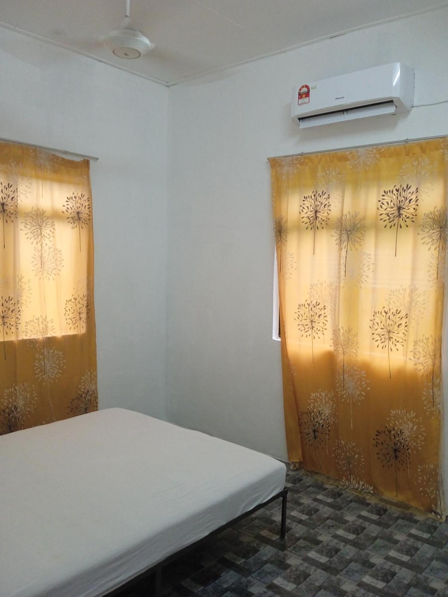 Homestay Idaman B B With 2 Room Aircond 2 Quen Bed And Not Sharing Room -Privacy 쿠알라트렝가누 외부 사진