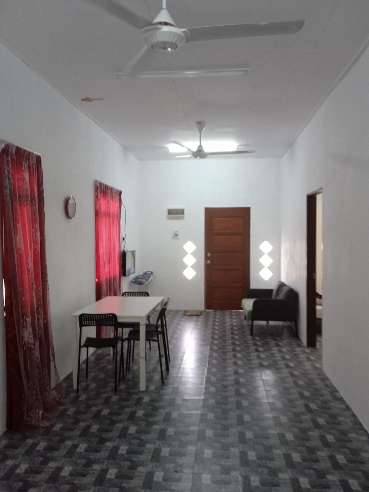 Homestay Idaman B B With 2 Room Aircond 2 Quen Bed And Not Sharing Room -Privacy 쿠알라트렝가누 외부 사진