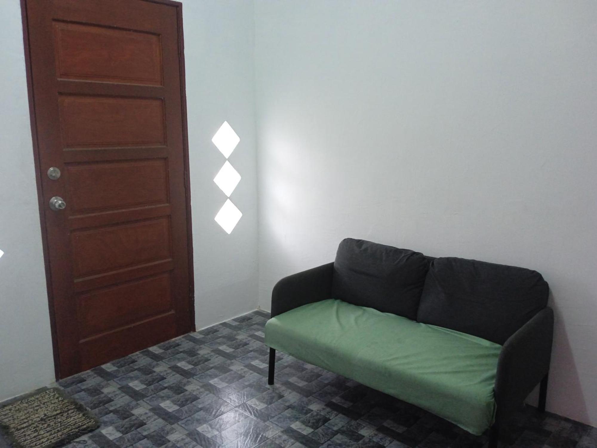 Homestay Idaman B B With 2 Room Aircond 2 Quen Bed And Not Sharing Room -Privacy 쿠알라트렝가누 외부 사진
