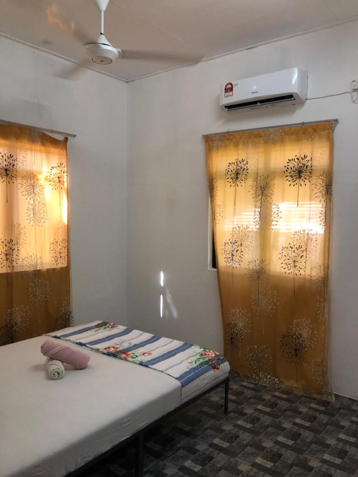 Homestay Idaman B B With 2 Room Aircond 2 Quen Bed And Not Sharing Room -Privacy 쿠알라트렝가누 외부 사진
